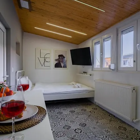 One Bedroom Flat In Bucharest's Historic District *