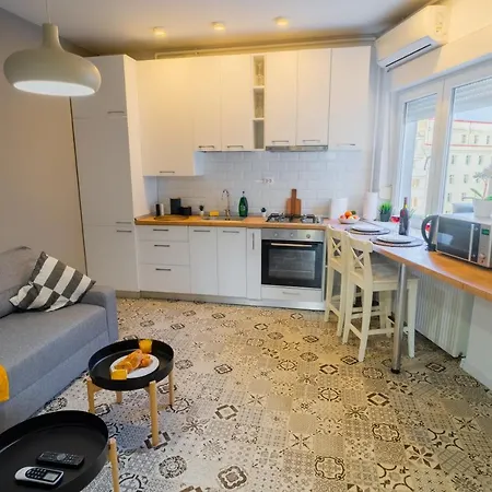 One Bedroom Flat In Bucharest's Historic District