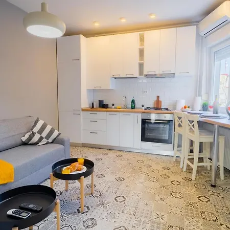 One Bedroom Flat In Bucharest's Historic District *
